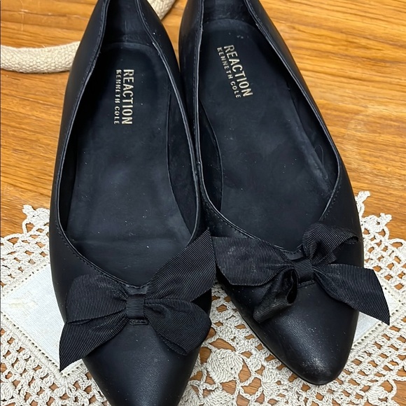 Kenneth Cole Reaction Women's Lily Flat - Picture 1 of 5